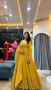 ชุดเดรส Anarkali ผ้าไหมปักลายฉลุ แขนยาว พร้อมกางเกงและผ้าคลุมไหล่ แบบสำเร็จรูป สไตล์ชาติพันธุ์ (HHI 544) - Product Image 5