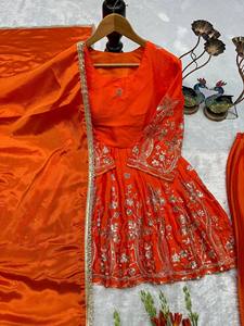 Conjunto Premium de Kurti, Pantalón y Dupatta de Seda Fandy de Alta Calidad, de Secado Rápido, Elástico y Sin Arrugas, con Elegante Bordado para Mujer - Product Image 5