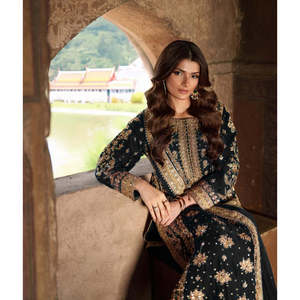 ชุดสูทผู้หญิงดีไซน์เนอร์ พร้อมงานปักเลื่อมและประดับมุก - Product Image 1