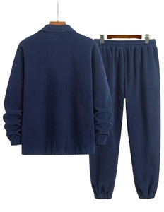 Conjunto de sudadera de forro polar de manga larga y pantalones deportivos de color sólido para hombre. - Product Image 5