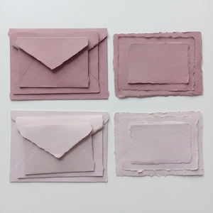 Papel con borde desflecado natural hecho a mano, ideal para invitaciones de boda, tarjetas de papelería, manualidades y embalaje. - Product Image 1