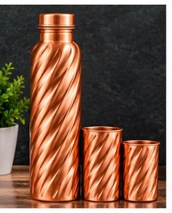 Botella de Agua Tradicional de Cobre y Juego de 2 Tazas, Set de 3 Piezas, Frasco Espiral Acanalado con Tapa - Product Image 3