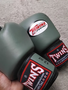 Gants d'entraînement de boxe Muay Thai haut de gamme en cuir PU, mousse haute densité, légers, respirants, avec sangle de poignet réglable et fermeture auto-agrippante - Product Image 5
