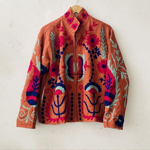 Chaqueta de algodón Suzani hecha a mano en India, chaqueta corta bordada a mano, abrigo unisex, chaqueta corta Suzani hecha a mano - Product Image 2