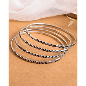 Bracelets en argent fin ethniques Meera Jaipur Miraya 15-18g Chudi élégant pour femmes - Product Image 1
