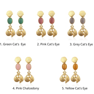 Boucles d'oreilles pendantes ethniques élégantes en laiton plaqué or 18 carats avec pierre gemme Œil de chat Calcédoine, style de luxe, modèle pour femme, idéales pour les soirées - Product Image 1