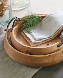 Plateau de service en bois rond poli unique avec poignée en laiton Fabricant de plateau de service en bois au design fait main - Product Image 2