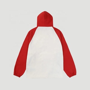 เสื้อฮู้ดสีแดงขาว แขนยาว ปกติ พิมพ์ลายโลโก้ มีกระเป๋าหน้า ใส่ได้ทั้งชายหญิง สไตล์ลำลอง สำหรับฤดูใบไม้ร่วง ผ้าฝ้าย 100% ทรงโอเวอร์ไซส์ กันยับ - Product Image 2