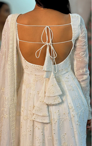 Robe Anarkali élégante de style moderne pour femmes, parfaite pour les occasions spéciales et les festivals. - Product Image 2