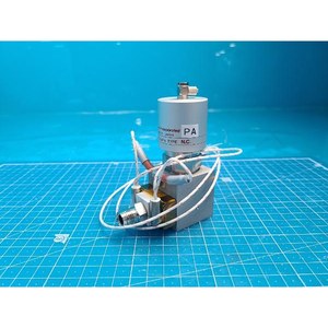 Vanne à diaphragme manuelle FUJIKIN 316L 449392 utilisée comme pièce détachée pour équipement semi-conducteur Legacy - Product Image 3