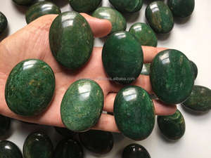 ลูกบอลไมก้าสีเขียวธรรมชาติแกะสลักคุณภาพพรีเมียม สำหรับการทำสมาธิเรกิ หินมัสคอไวต์ พกพาสะดวก ใช้บำบัดรักษาตามหลักฮวงจุ้ย - Product Image 6