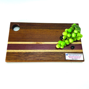 Planche à découper en bois, design minimaliste, finition mate, bois de teck durable, indispensable pour la cuisine - Product Image 2