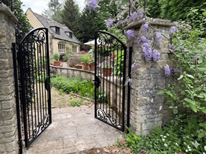 Portail de jardin rond classique en fer galvanisé à chaud avec ornements anges, finition antirouille pour usage extérieur - Product Image 4