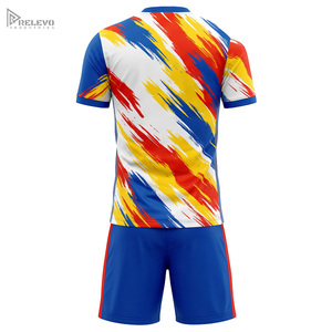 Conjunto de Uniforme de Fútbol Personalizado por Sublimación, Jersey y Pantalones Cortos con Diseño de Pinceladas y Gráficos de Salpicaduras de Pintura, 100% Poliéster - Product Image 2