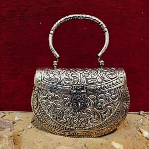 Accessoire de soirée en alliage poli miroir, élégant pour femmes, qualité export pour cérémonies et mode - Product Image 3