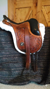 Selle d'endurance anglaise polyvalente avec cuir confortable et arceau en bois pour l'équitation - Product Image 3