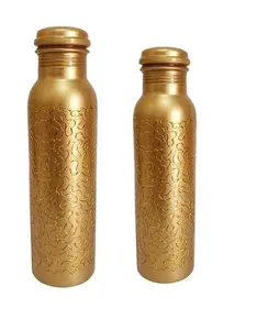ファンシー銅ボトルセットのサプライヤー手作り最新到着ダイニングテーブルボトル水を飲む純金粉体塗装セット