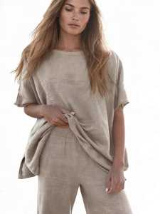 Ensemble décontracté d'été pour femme : haut à manches courtes en lin et coton beige et pantalon large coupe ample - Product Image 4