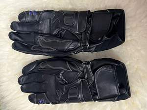 Guantes de Motociclismo de Cuero Negros con Protección de Nudillos de Carbono, Transpirables y con Agarre para Pista y Calle - Product Image 2