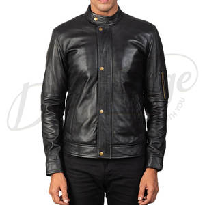 เสื้อแจ็คเก็ตบอมเบอร์หนังแท้สีดำสำหรับผู้ชาย สไตล์สตรีทแฟชั่นทันสมัย ทรงเข้ารูป พร้อมกระเป๋าที่แขนเสื้อ - Product Image 3