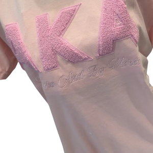 Camiseta AKA Pink Pink Chenille para mujer, camiseta con letras griegas bordadas y cuello de perlas, Top informal de cuello redondo de primera calidad, alta calidad - Product Image 6