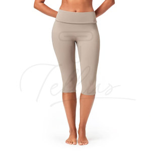 Shorts Capri sans coutures pour femme, noir uni, longueur genou, extensibles dans quatre directions, en Spandex et Nylon, séchage rapide, effet ventre plat - Product Image 5
