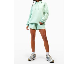 Conjunto de Sudadera con Capucha y Pantalones Cortos para Mujer, Ropa Casual de Dos Piezas con Sudadera Corta y Cintura Elástica, Ajuste Holgado, Color Sólido, Felpa - Product Image 1