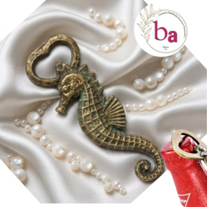 Ouvre-bouteille en fonte vintage motif hippocampe, accessoire de bar réutilisable pour fêtes - Product Image 1