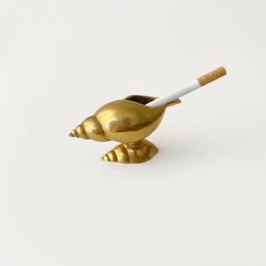 Cendrier unique en laiton, support à cigarettes en métal, sculpture décorative en forme de conque, accessoire pour fumeurs, idéal pour hôtels et bars, articles cadeaux - Product Image 1