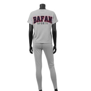 Conjunto de Camiseta Corta y Leggings con Logotipo Personalizado en Pedrería, 300GSM, Paneles Laterales Morados, Ropa de Yoga de Primera Calidad - Product Image 2