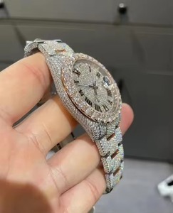 Montre de luxe en acier inoxydable sertie de diamants, 36 mm, cadran rond, affichage de la date, chiffres romains, cristal saphir, mouvement à quartz - Product Image 3
