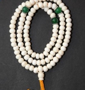 Mala de prière imprimé découpé à la presse, 108 perles rondes en os blanc - Product Image 1