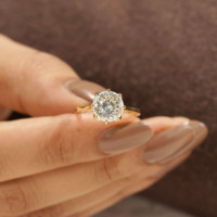 Bague de fiançailles solitaire en moissanite taille brillant de 3,14 carats, sertie à griffes, en or jaune 14K et argent sterling plaqué rhodium