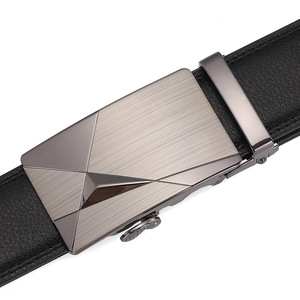 Cinturón de Cuero Vacuno Formal con Hebilla de Aleación Geométrica, Color Marrón Sólido, Diseño de Moldeo de una Sola Pieza, Duradero - Product Image 5