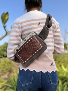 Bolso de Hombro de Cuero Repujado a Mano, Unisex, Elegante, Hecho a Mano, Gran Venta, Nuevo Diseño, Multiusos - Product Image 6