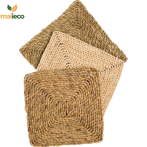 Tapis de table carré design bohème fait à la main jacinthe d'eau jonc de mer tissé matériau en verre naturel rembourré tampons carrés Carton - Product Image 1