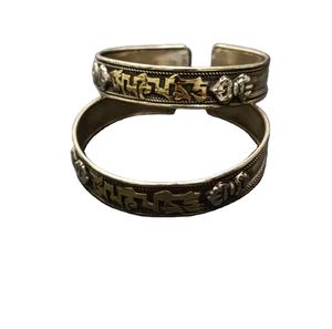 Collection de bracelets de manchette faits à la main de créateur népalais de qualité supérieure en vente pour hommes et femmes - Product Image 3