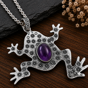 Pendentif grenouille bohème en améthyste violette, fait main, en laiton, motif animal inspiré de la nature, serti clos, ovale, plaqué or et argent, pierre précieuse - Product Image 4