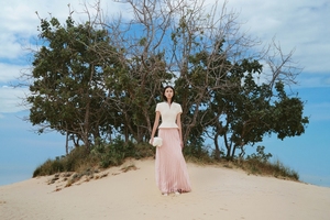 เสื้อผ้าแฟชั่นผู้หญิงระดับไฮเอนด์ เสื้อท็อปและเสื้อเบลาส์ ODM EVELINA PEPLUM BLOUSE แขนสั้น เสื้อเชิ้ตเวียดนามสำหรับผู้หญิงจากเวียดนาม - Product Image 4