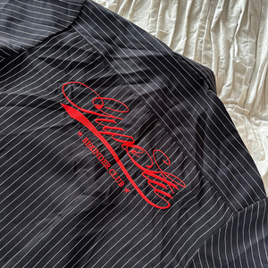 เสื้อเชิ้ตพิมพ์ลายบาติก คอตั้ง ผ้าโพลีเอสเตอร์/คอตตอน แห้งเร็ว สำหรับวันหยุดพักผ่อน แขนสั้น สำหรับผู้ชายและผู้หญิง รับผลิตแบบ OEM ODM - Product Image 3