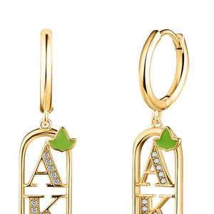 Boucles d'oreilles pendantes mini en or et émeraude avec motif lettre verticale, style petite boucle, bijoux de mode élégants pour femme - Product Image 6
