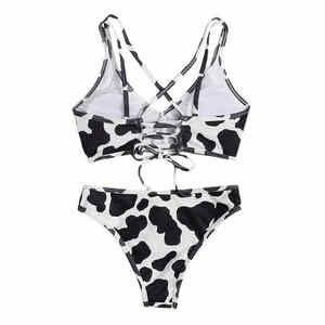 Conjunto de bikini con estampado de vaca en blanco y negro para mujer, top halter con espalda cruzada y tanga con cordones - Product Image 3