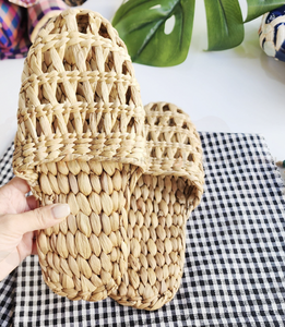 Chaussons artisanaux vietnamiens en jacinthe d'eau, chaussures en fibres naturelles tressées pour usage intérieur et domestique, vente en gros - Product Image 4