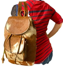 Mochila de cuero de piel de vaca de la mejor marca, mochila de viaje suave inteligente con estampado de vaca de gran capacidad y bolsillo frontal Unisex - Product Image 2