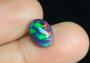 Opale noire éthiopienne de haute qualité, pierre précieuse brute, forme ovale 8x6mm, jeu de couleurs arc-en-ciel naturel, cabochon d'opale noire - Product Image 2
