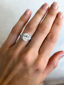 Bague de fiançailles à trois pierres en or massif 14K 18K, taille triligne et coussin, pierres de laboratoire serties à griffes, trilogie, pour anniversaire et mariage, bijoux fins - Product Image 2