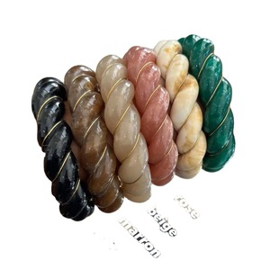 Ensemble de bracelets en résine faits à la main, forme ronde, multicolores, bijoux artistiques pour femmes, à porter au quotidien, accessoire léger et artisanal - Product Image 5