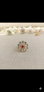 Anillo de Dedo Floral Kundan Chapado en Oro Hecho a Mano con Piedra Central Radiante de Rubí Rojo y Pétalos Intrincados de Polki en Forma de Lágrima Blanca - Product Image 2