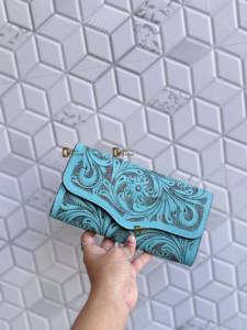 New Western Carving Hand Tooled Wallet Clutch Phone Case Elegante billetera de cuero occidental de color turquesa para mujer Multiusos - Product Image 4