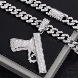 RAMDUT IMPEX DQ-110 Colgante de pistola de moissanita chapado en plata S925 y chapado en oro, corte brillante, con incrustaciones, para unisex - Product Image 1